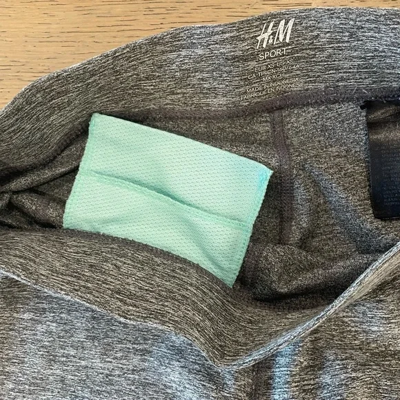 Lot of 4 capri leggings - lululemon, H&M - Picture 4 of 16